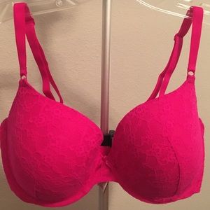 Victoria’s Secret underwire lace bra